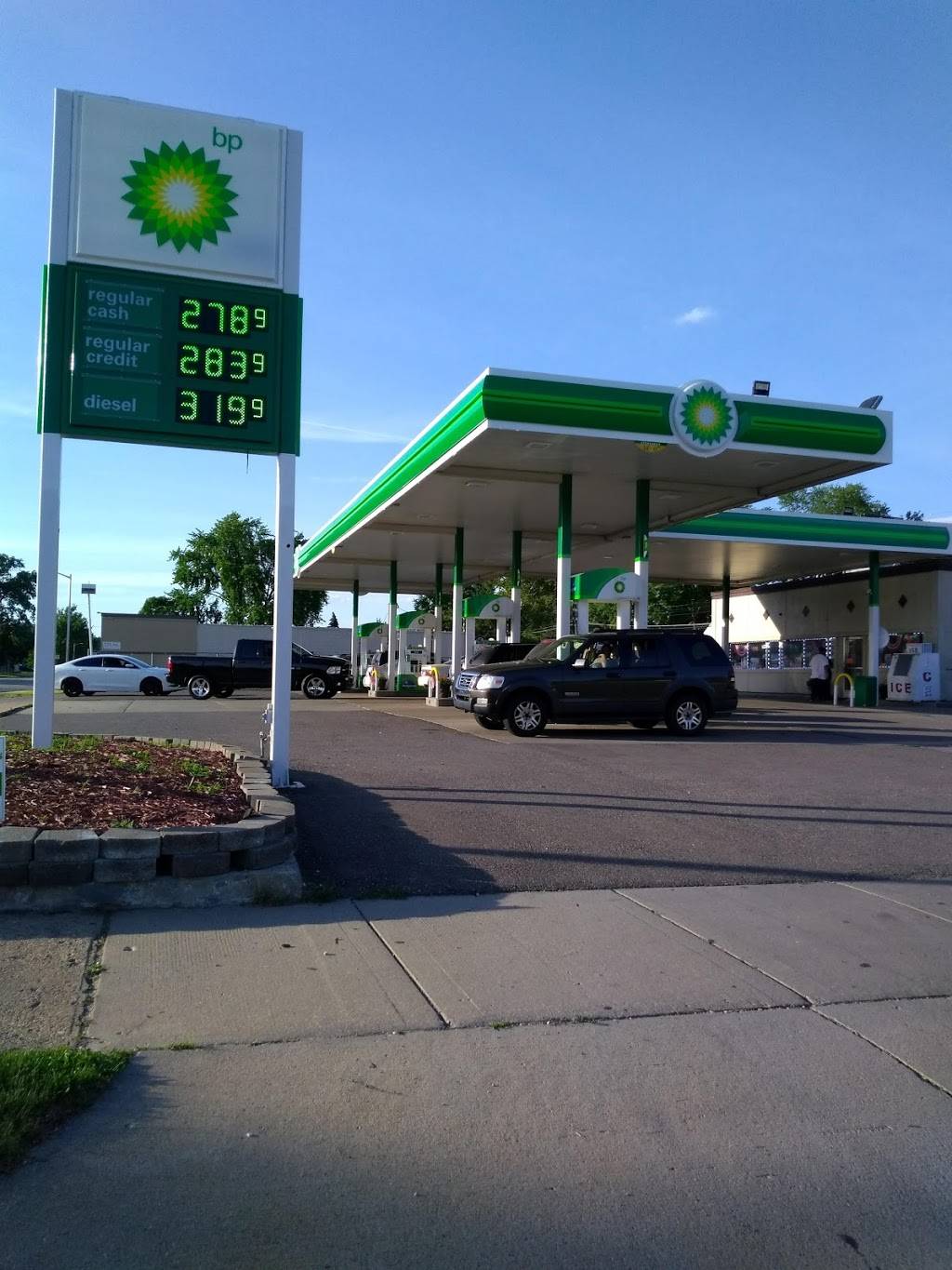 bp | 4551 Beech Daly Rd, Dearborn Heights, MI 48125, USA | Phone: (313) 312-7494