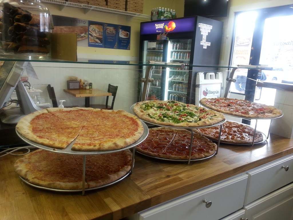 Mangia Neapolitan Pizzeria | 459 Washington St, Holliston, MA 01746, USA | Phone: (508) 429-6200