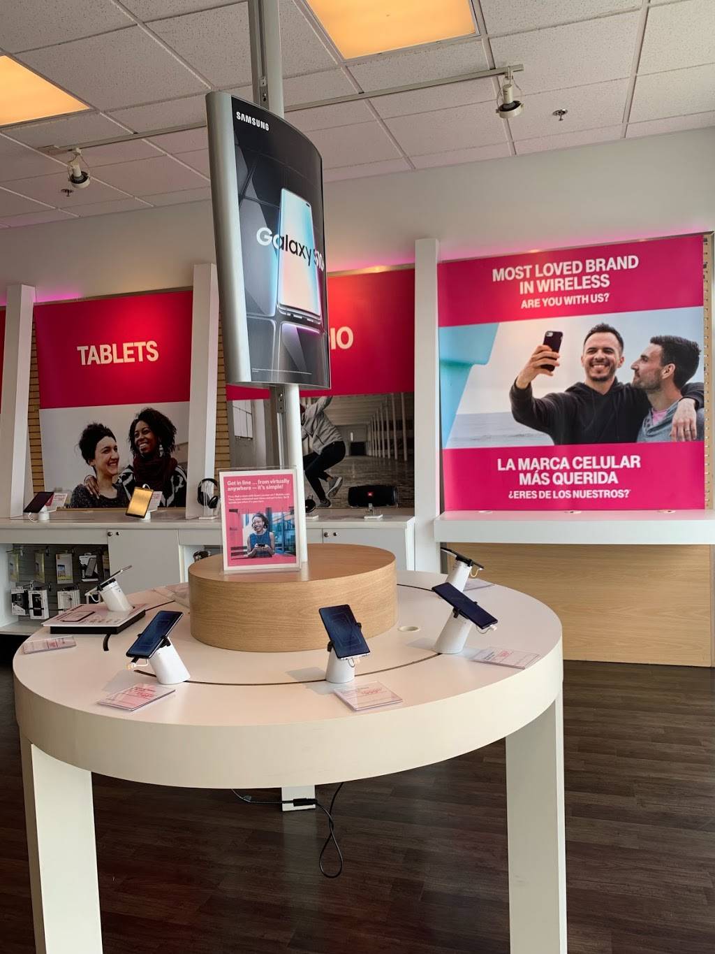 T-Mobile | 4441 E Bonanza Rd Ste 120, Las Vegas, NV 89110, USA | Phone: (702) 452-3298