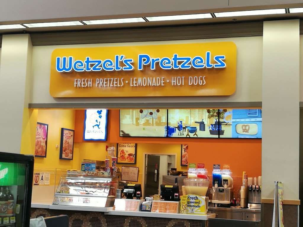 Wetzels Pretzels | 12721 Moreno Beach Dr, Moreno Valley, CA 92555, USA | Phone: (951) 242-7800