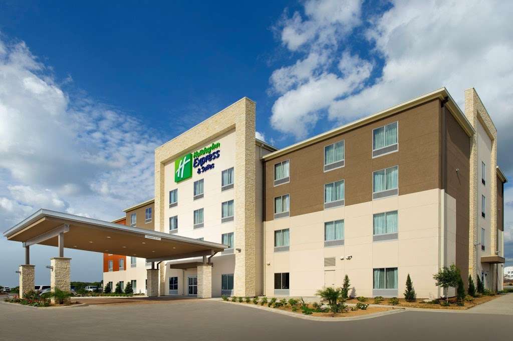 Holiday Inn Express & Suites Bay City | 5618 7th St, Bay City, TX 77414, USA | Phone: (979) 244-3333