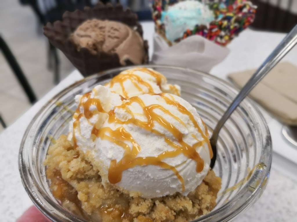 Oberweis Ice Cream and Dairy Store | 811 E Butterfield Rd Ste 119, Wheaton, IL 60189, USA | Phone: (630) 665-0000