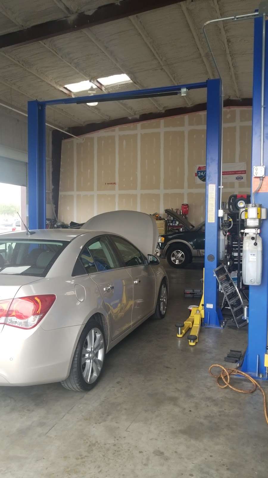 Rodriguez Auto Service | 12130 Antoine Dr # C-7, Houston, TX 77066, USA | Phone: (713) 572-5704