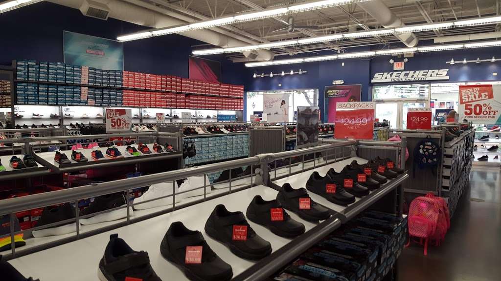 SKECHERS Factory Outlet | 5885 Gulf Fwy #775, Texas City, TX 77591, USA | Phone: (281) 337-1096