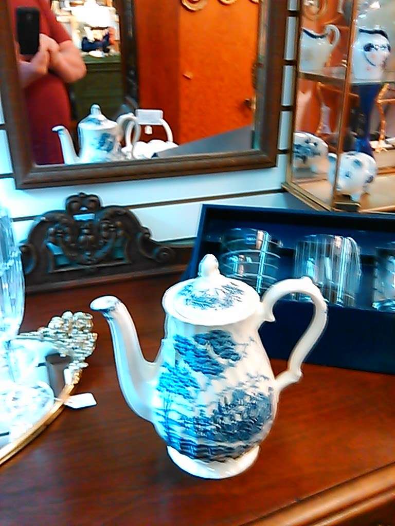Southern Comfort Antiques | 29119 US-27, Dundee, FL 33838, USA | Phone: (863) 439-4944