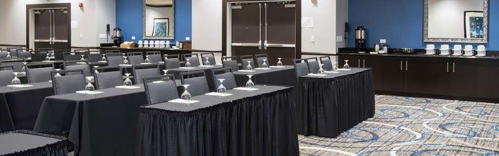 Holiday Inn Indianapolis Airport | 8555 Stansted Dr, Indianapolis, IN 46241, USA | Phone: (317) 856-6200