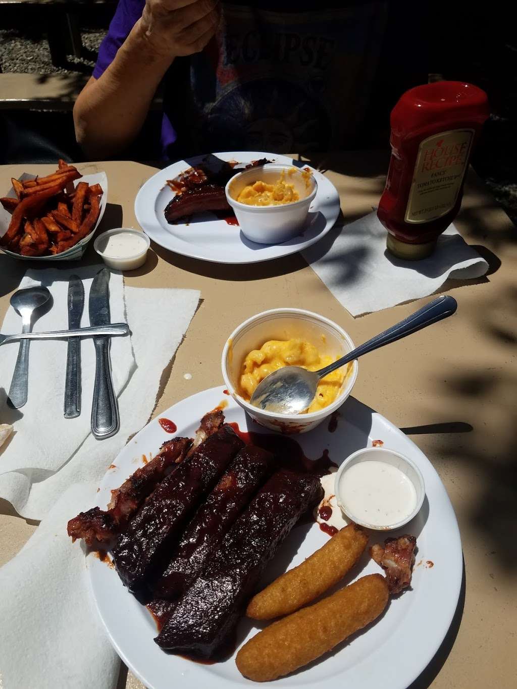 Redhouse BBQ | 426 E Tehachapi Blvd, Tehachapi, CA 93561, USA | Phone: (661) 822-0772