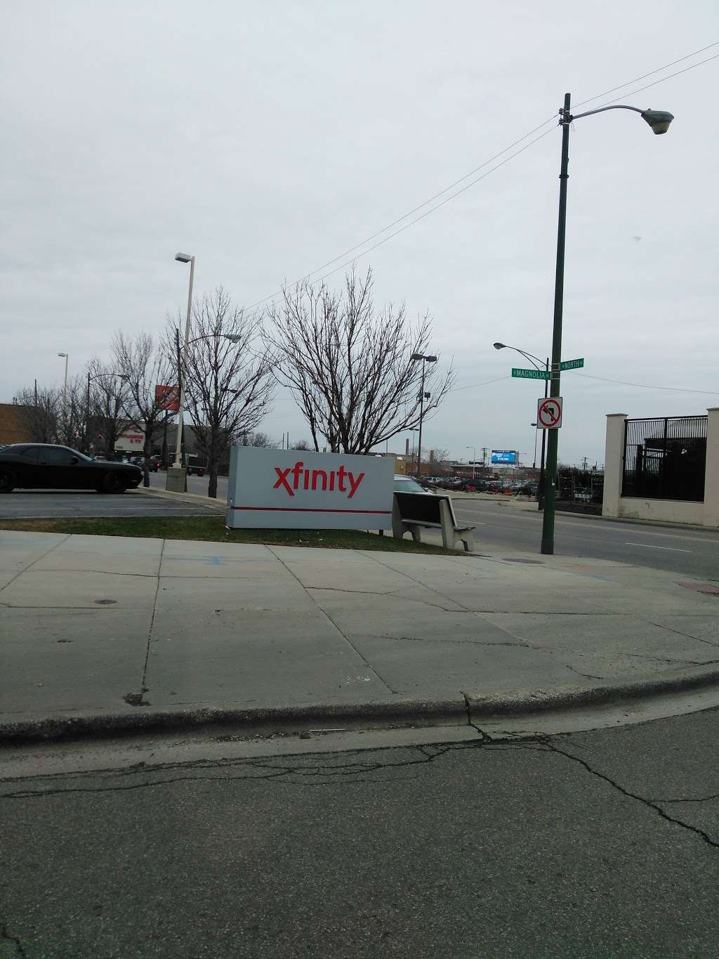 Xfinity Store by Comcast | 1255 W North Ave, Chicago, IL 60642, USA | Phone: (800) 934-6489