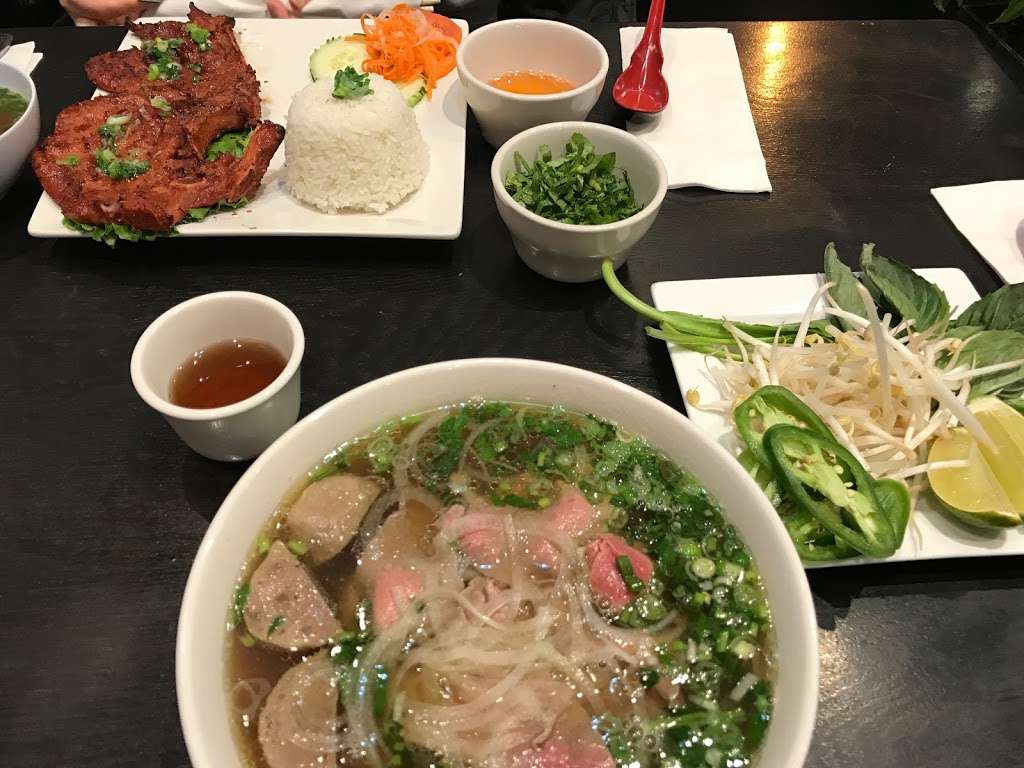 J Pho | 1020 Summit St, Elgin, IL 60120 | Phone: (224) 238-7766