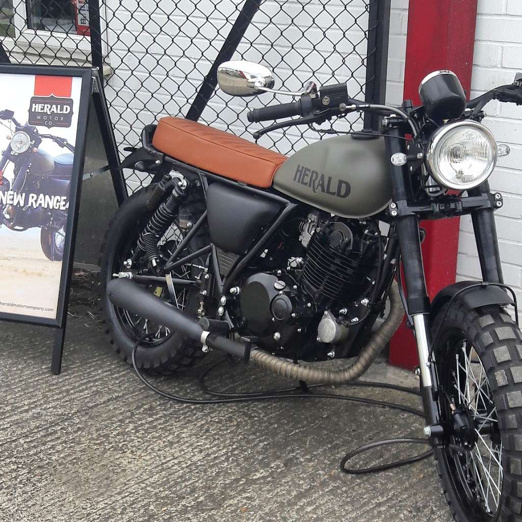 Roosters Classics & Customs | Skibbs Ln, Chelsfield, Orpington BR6 7RH, UK | Phone: 020 3745 6755