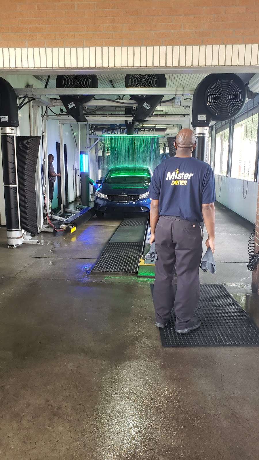 Mister Car Wash | 5964 Fairmont Pkwy, Pasadena, TX 77505 | Phone: (832) 678-3106