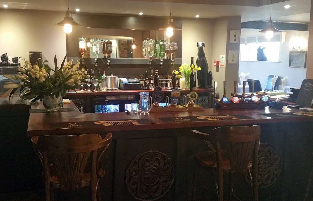 The Greyhound Inn | Uckfield Lane, Edenbridge TN8 7LJ, UK | Phone: 01732 862221