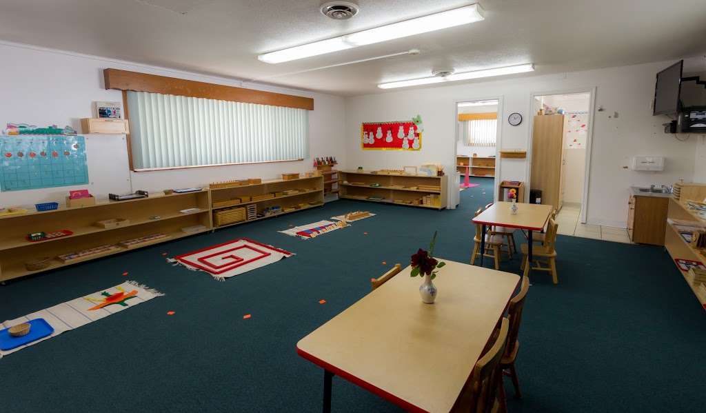 Sierra Montessori Preschool | 18047 Sierra Hwy, Canyon Country, CA 91351, USA | Phone: (661) 252-6422