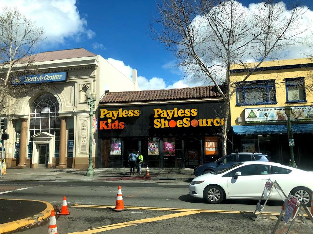 payless boulevard