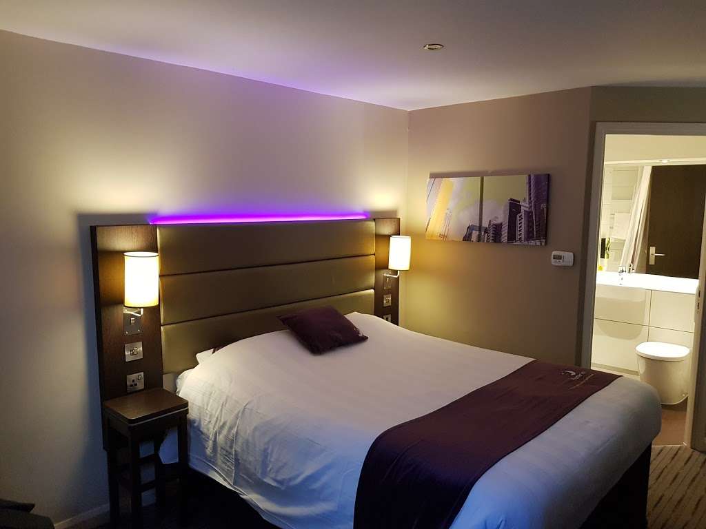 Premier Inn South Mimms Potters Bar | Swanland Rd, Potters Bar EN6 3NH, UK | Phone: 0871 527 8990