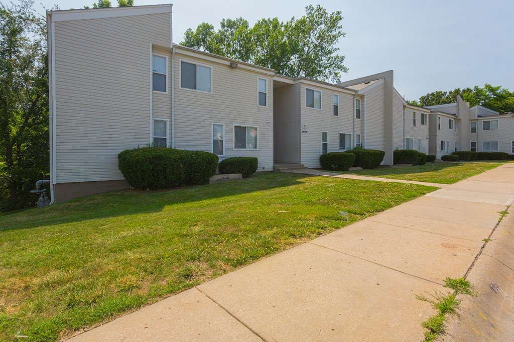 East Hills Village Apartments | 7575 Monroe Ave, Kansas City, MO 64132, USA | Phone: (816) 656-2771