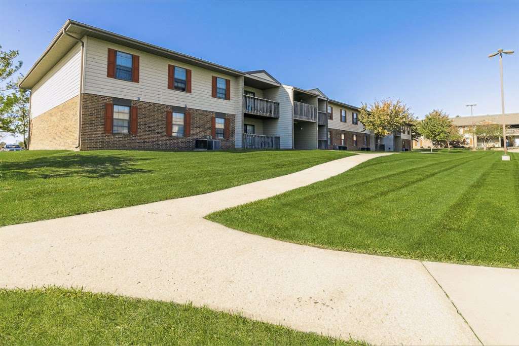 Laurel Glen Apartments | 1401 E 24th St, Lawrence, KS 66046, USA | Phone: (785) 329-0577