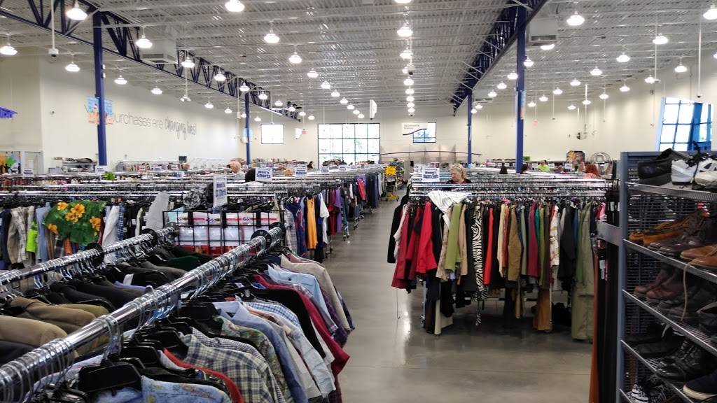 Goodwill 34th Street Superstore | 2550 34th St N, St. Petersburg, FL 33713, USA | Phone: (727) 256-0900