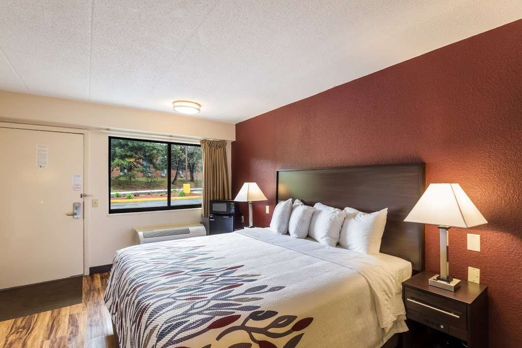 Red Roof Inn Milwaukee Airport | 6360 South 13th Street, Oak Creek, WI 53154 | Phone: (414) 764-3500