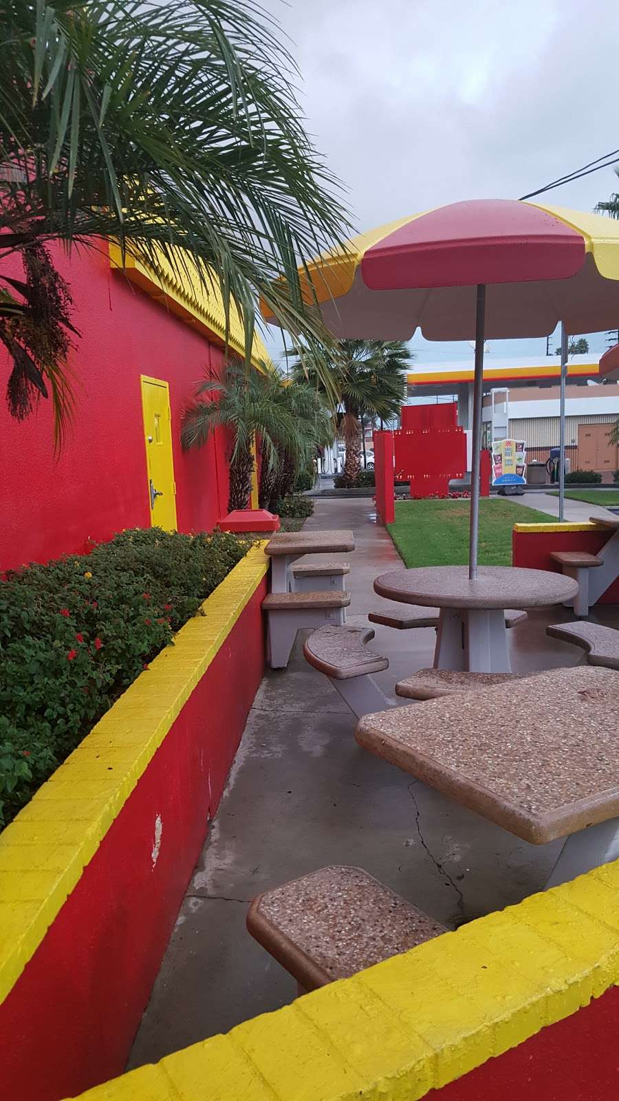 Wienerschnitzel | 4901 Cherry Ave, Long Beach, CA 90807 | Phone: (562) 423-9601