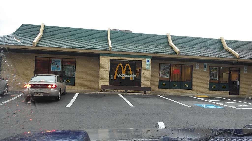 McDonalds | 6515 Old Alexandria Ferry Rd, Clinton, MD 20735, USA | Phone: (301) 868-8736