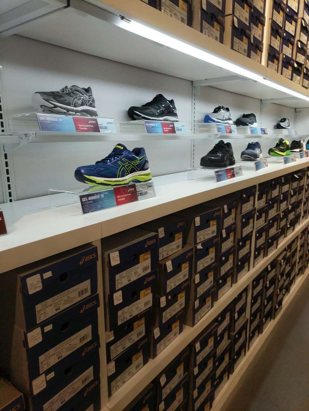 ASICS Outlet, 3286 Livermore Outlets Dr 