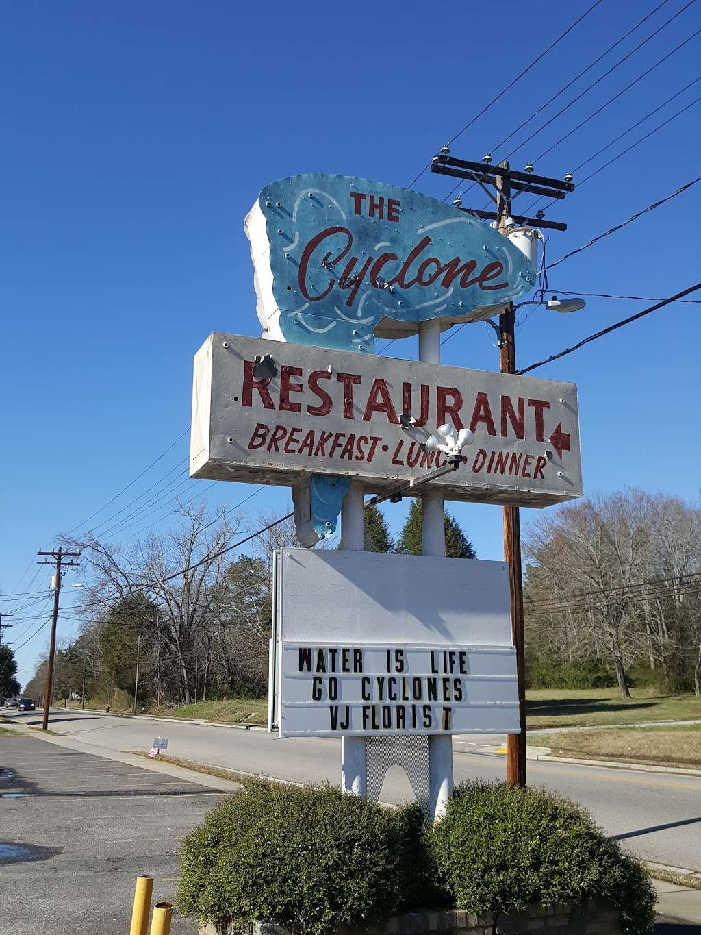 Cyclone Drive-In Restaurant | 249 Columbia St, Chester, SC 29706, USA | Phone: (803) 377-1500