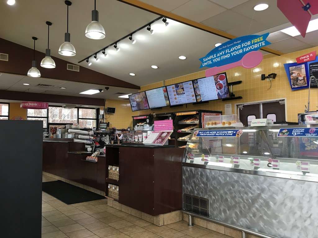 Dunkin Donuts | 3801 W Belmont Ave, Chicago, IL 60618, USA | Phone: (773) 539-1125