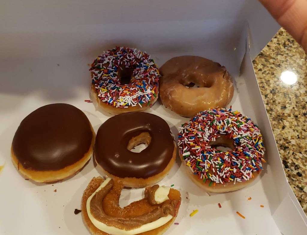 Krispy Kreme Doughnuts | 1331 W Craig Rd, North Las Vegas, NV 89030, USA | Phone: (702) 657-9575