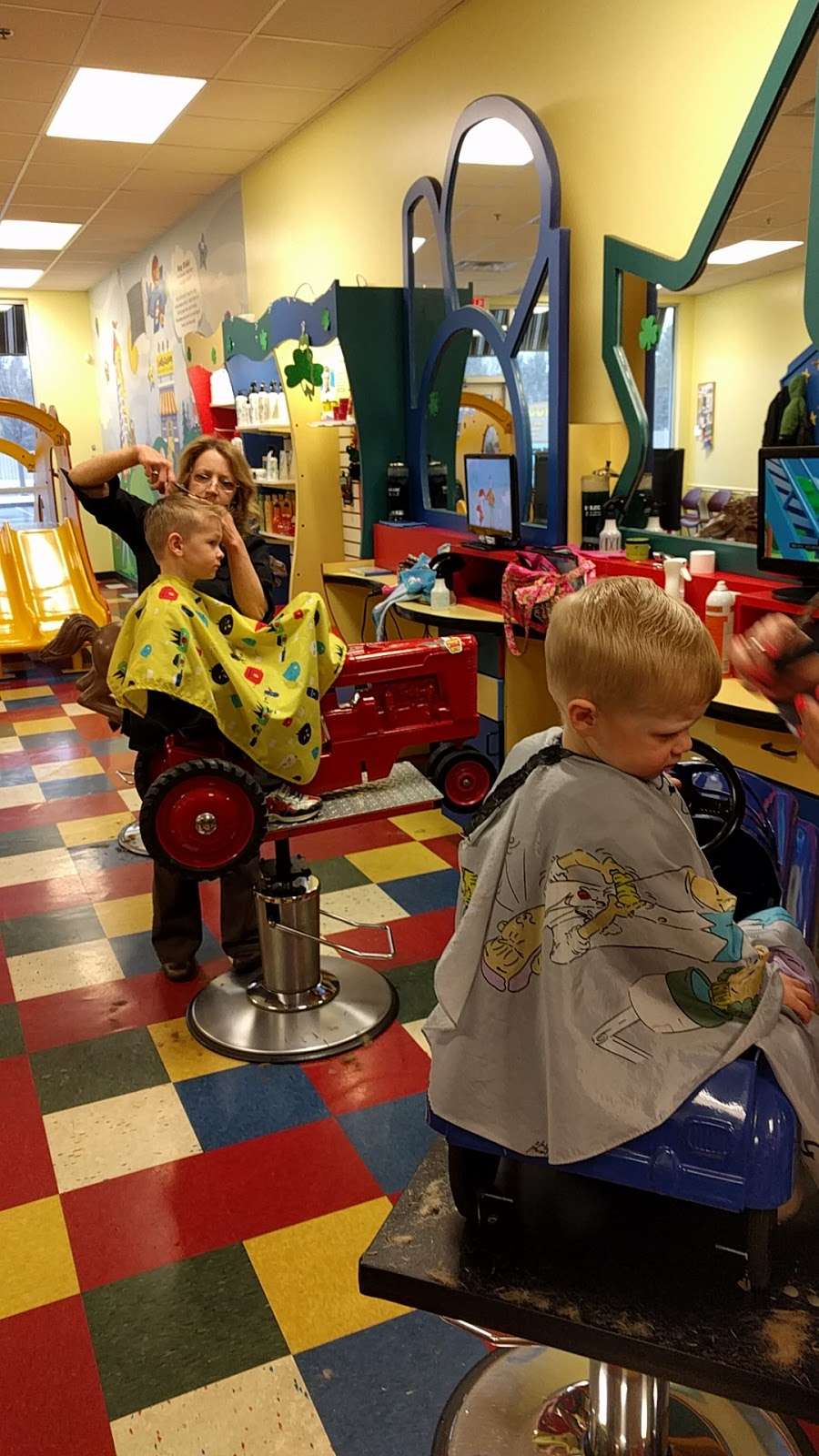 Cookie Cutters Haircuts for Kids | 2768 E 146th St, Carmel, IN 46033, USA | Phone: (317) 574-0399