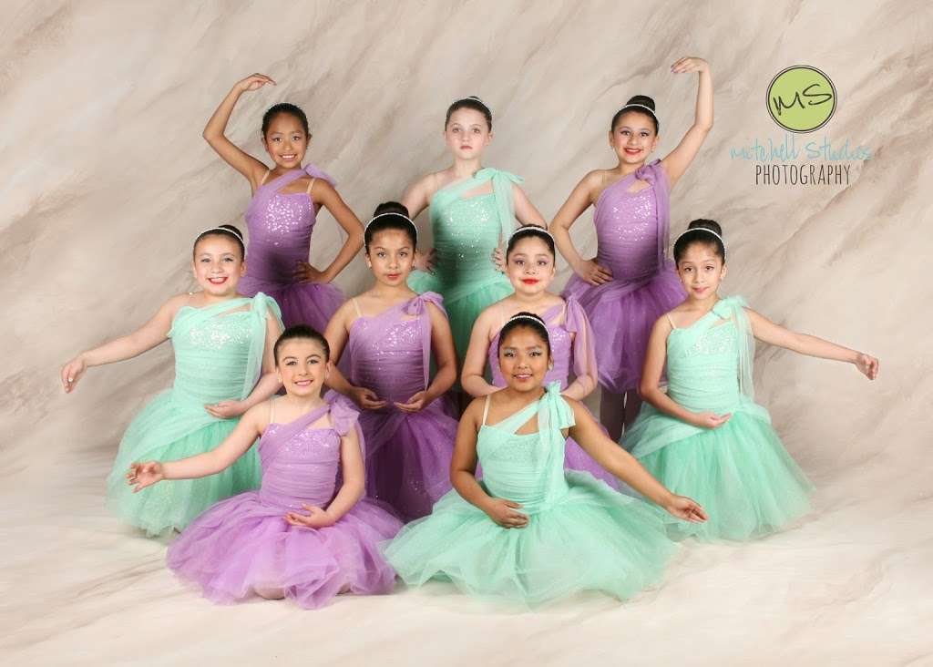 School of Dance & Movement | 1000 W Wood St, Bensenville, IL 60106, Bensenville, IL 60106, USA | Phone: (630) 766-7015