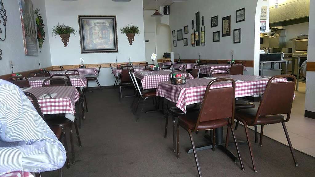 Serafinis Pizzeria | 2414 E Bridge St, Brighton, CO 80601, USA | Phone: (303) 659-5233