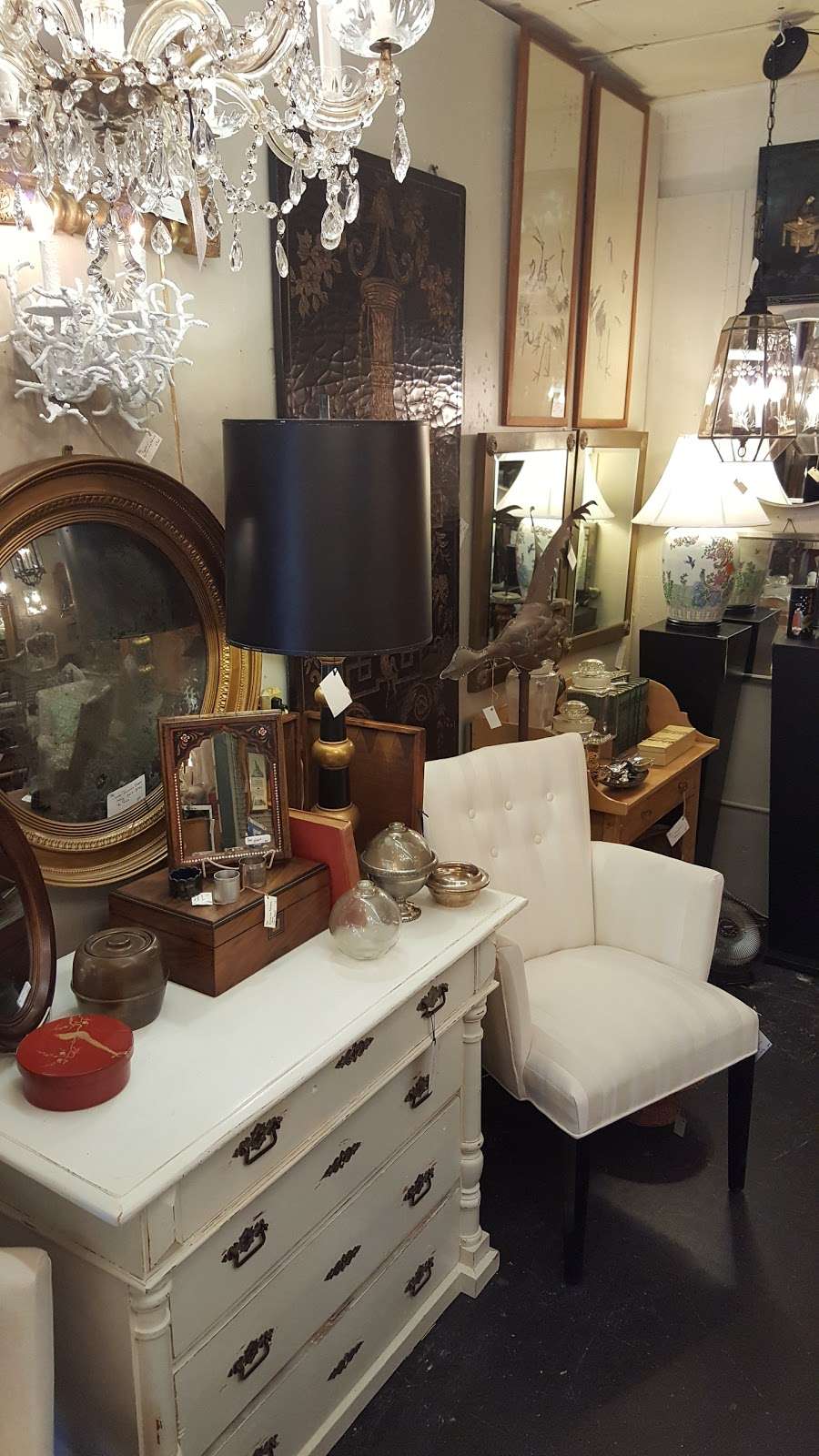 Center Street Antiques | 3010 Center St, Soquel, CA 95073, USA | Phone: (831) 477-9211