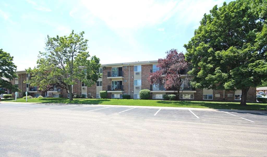 Park Butterfield Apartments | 2200 Butterfield Rd, Mundelein, IL 60060, USA | Phone: (833) 278-2049