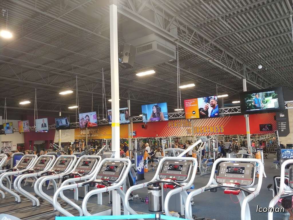 Crunch Fitness - Lake Nona | 11926 Narcoossee Rd Suite 100, Orlando, FL 32832 | Phone: (407) 313-2239