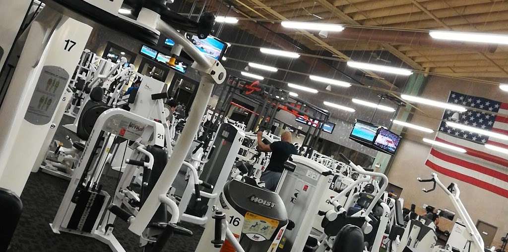 XSport Fitness in 9210 N Milwaukee Ave, Niles, IL 60714, USA