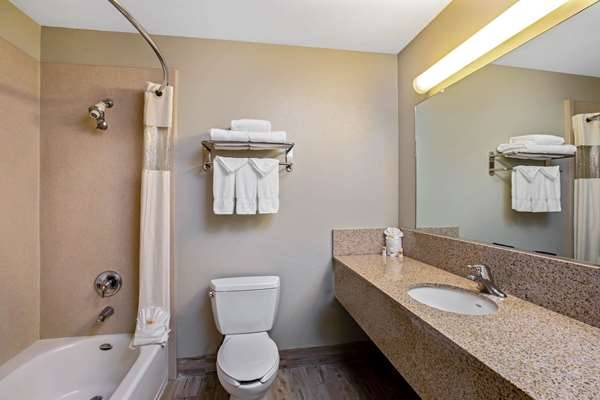 La Quinta Inn & Suites by Wyndham Manteca - Ripon | 1524 W Colony Rd, Ripon, CA 95366, USA | Phone: (209) 382-8132