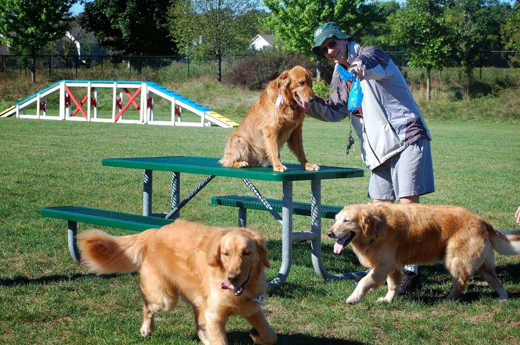 Freedom Run Dog Park | 6150 Russell Dr, Hoffman Estates, IL 60192, USA | Phone: (847) 285-5440