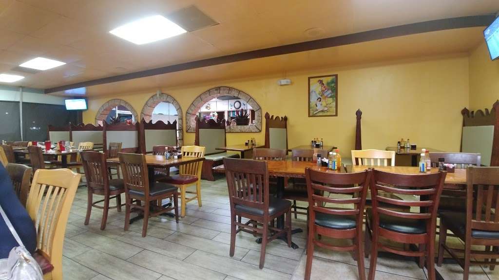 Los Magueyes Mexican Restaurant - Wildwood | 346 Shopping Center Dr, Wildwood, FL 34785, USA | Phone: (352) 461-0577