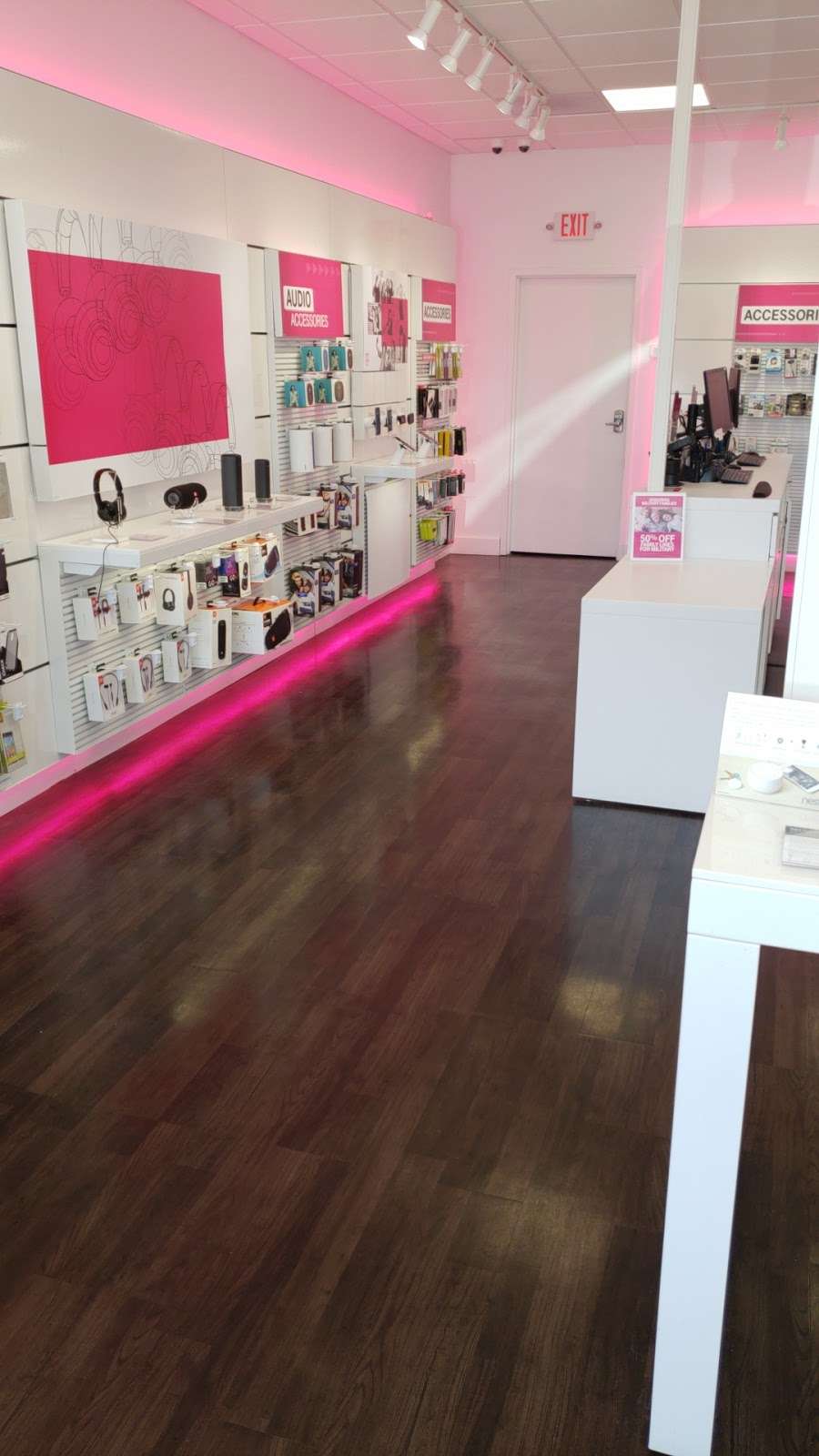 T-Mobile | 1799 Post Rd E, Westport, CT 06880 | Phone: (203) 653-8185