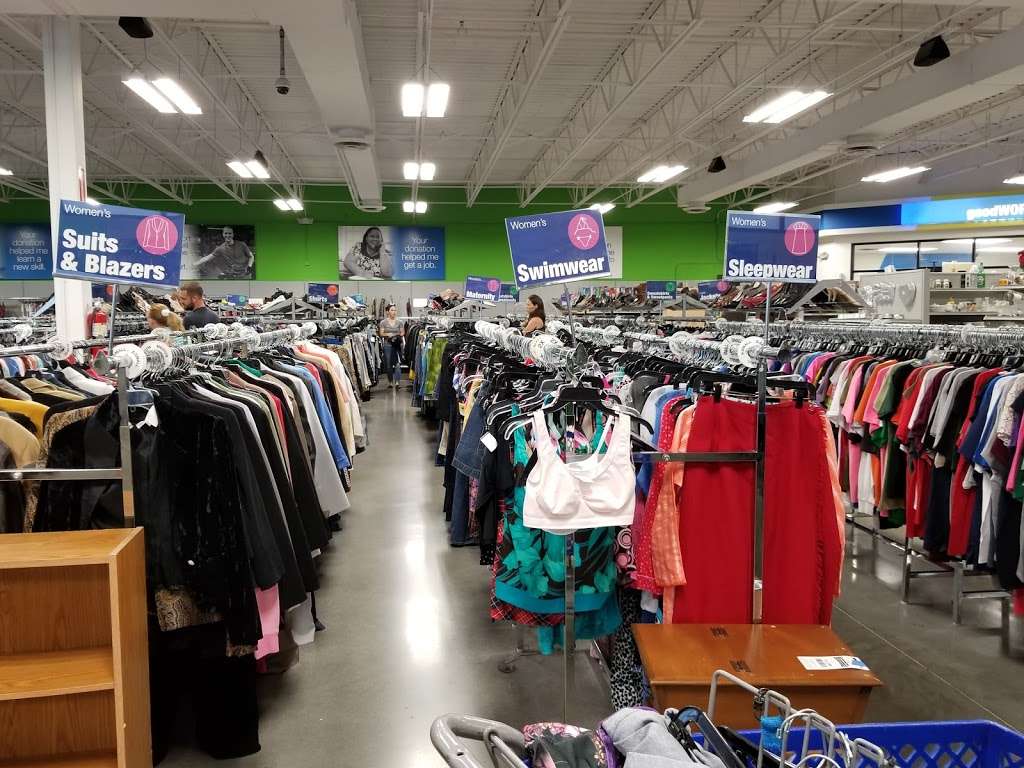 Goodwill Bonner Springs | 9210, 525 South 129th Street, Bonner Springs, KS 66012, USA | Phone: (913) 441-5701