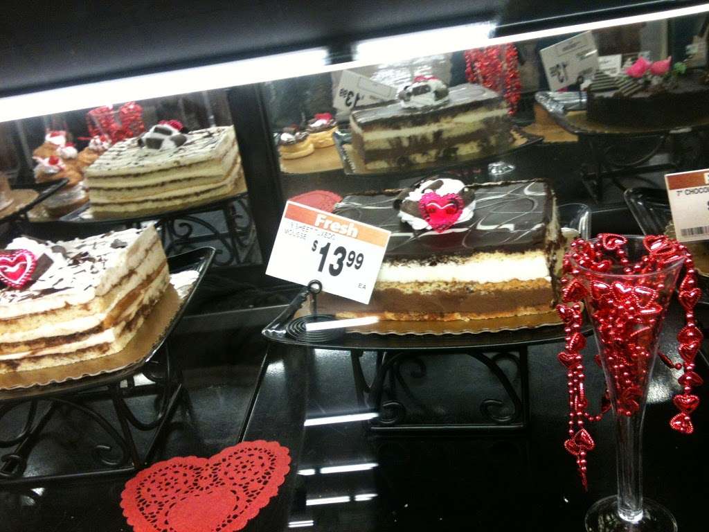 Sallis Bakery & Desserts | 11958 S Lafayette Ave, Chicago, IL 60628, USA | Phone: (312) 714-9517