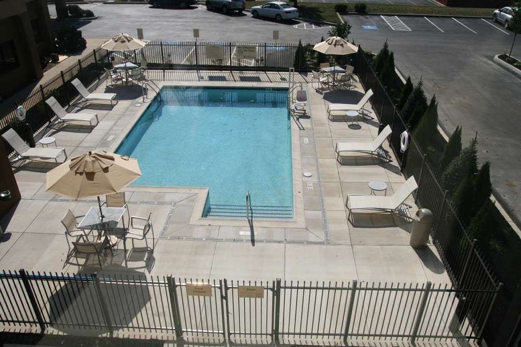 Hampton Inn Chambersburg | 955 Lesher Rd, Chambersburg, PA 17202, USA | Phone: (717) 261-9185