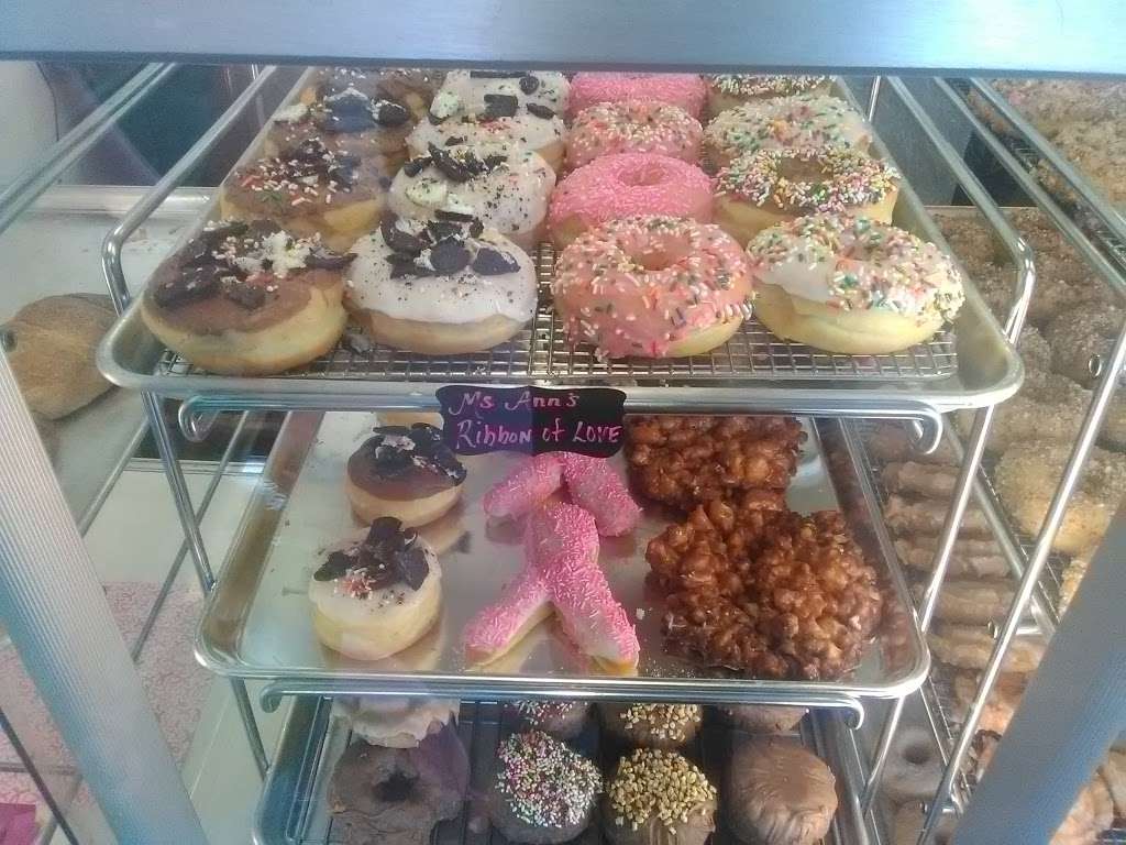 Ms. Anns Donuts & Cafe | 100 E Century Blvd #4710, Los Angeles, CA 90003, USA | Phone: (323) 696-9499