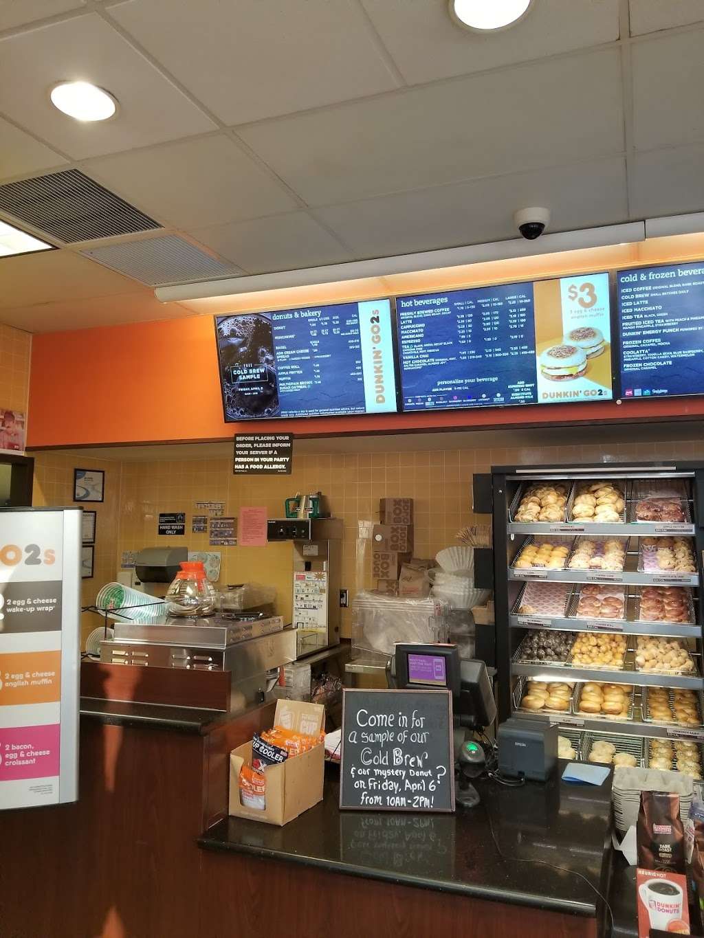 Dunkin | 1083 Providence Rd, Whitinsville, MA 01588, USA | Phone: (508) 234-8558