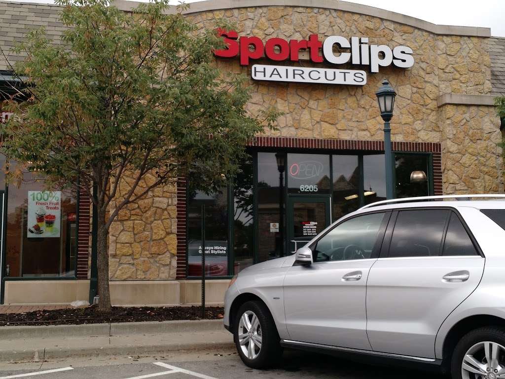 Sport Clips Haircuts of Village of Burlington Creek | 6205 NW 63rd Terrace, Kansas City, MO 64151 | Phone: (816) 587-7678