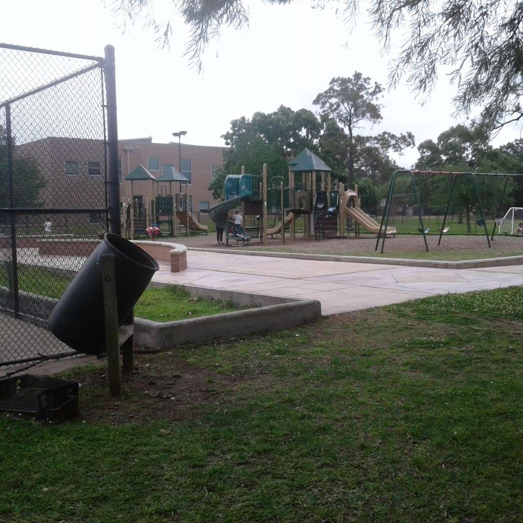 Gail Reeves Park | 8800 Mullins Dr, Houston, TX 77096, USA