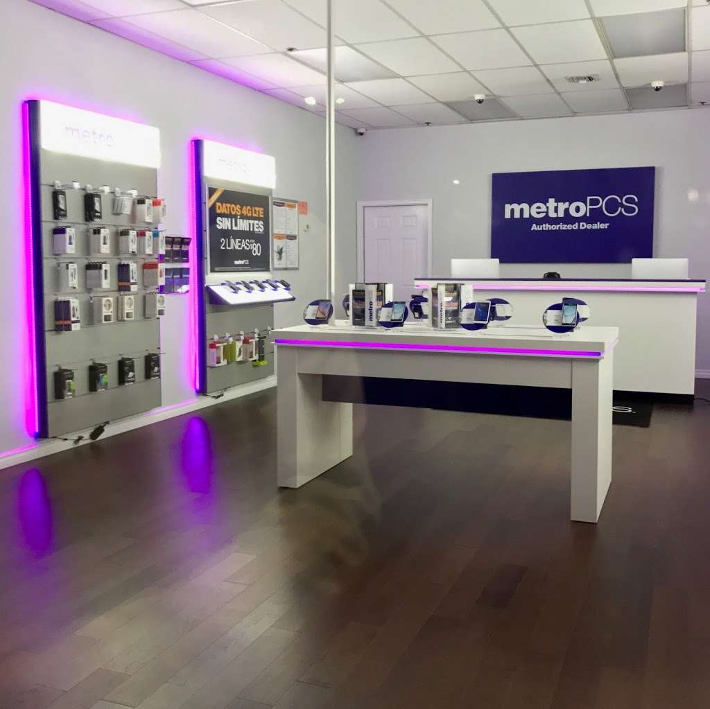Metro by T-Mobile | 261 Second Ave, Brentwood, NY 11717, USA | Phone: (631) 273-1862