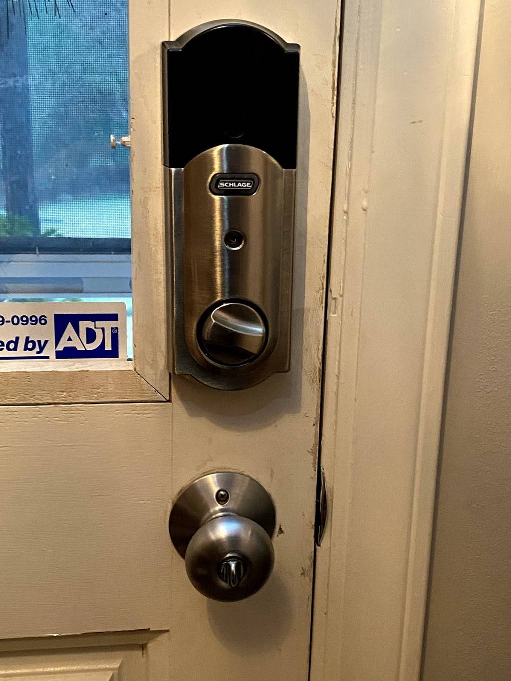 Atlanta Locksmith LLC | 3200 Lenox Rd NE Suite d107, Atlanta, GA 30324, USA | Phone: (770) 400-9781