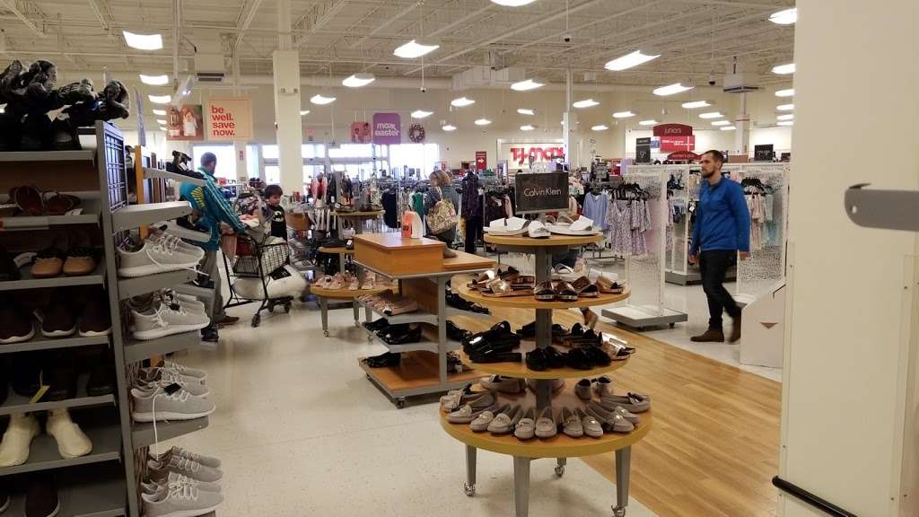 T.J. Maxx | 620 N Edwards Blvd, Lake Geneva, WI 53147, USA | Phone: (262) 248-0207